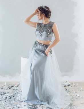  genç kadın moda elbise