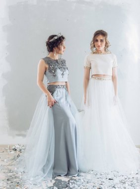 Makyaj güzel genç kadınlarla