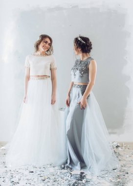 Makyaj güzel genç kadınlarla