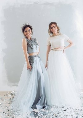 Makyaj güzel genç kadınlarla