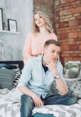 Mutlu genç çift eğlenmek