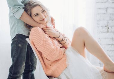 Mutlu genç çift eğlenmek