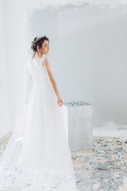  Gelinlik genç kadın  