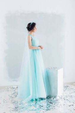  genç kadın moda elbise
