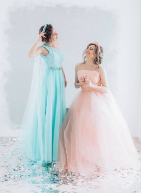 Makyaj güzel genç kadınlarla