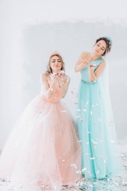 Makyaj güzel genç kadınlarla