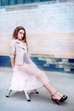 genç kadın moda elbise