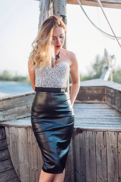 genç kadın moda giysileri 