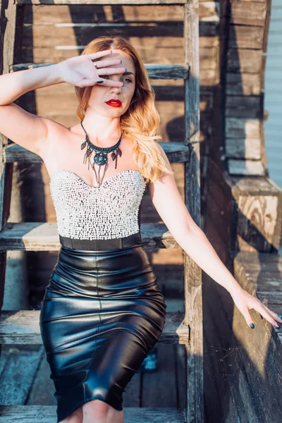 genç kadın moda giysileri 