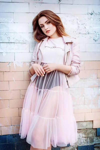 genç kadın moda elbise