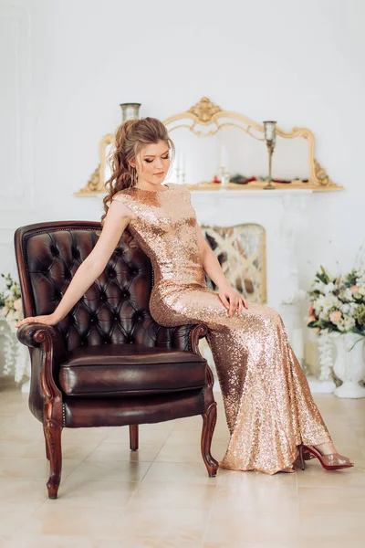  genç kadın moda dres poz