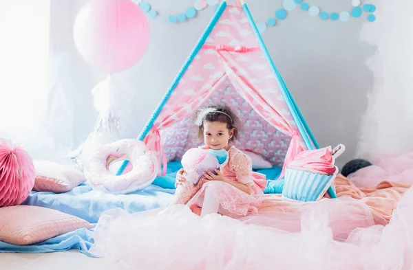 Baby girl in room at Birthday party. — Stock Photo, Image