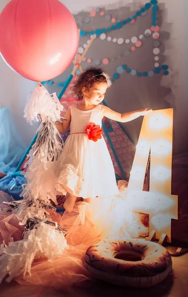 Baby girl in room at Birthday party. — Stock Photo, Image