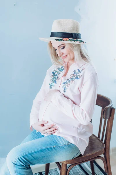 Güzel hamile kadın. 