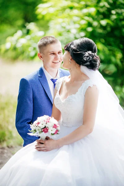 Gelin ve damat düğün gününde