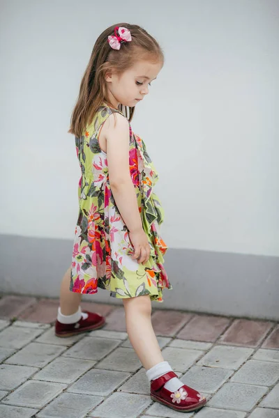 Niedliche Kleine Glückliche Mädchen Kleid — Stockfoto
