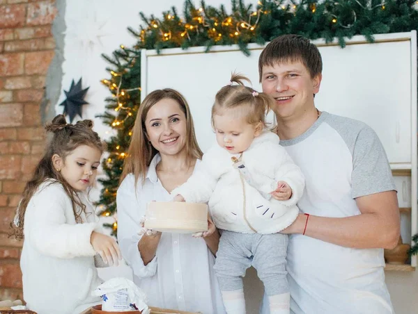 Vrolijk Kerstfeest Happy Holidays Familie Voorbereiding Kerstkoekjes — Stockfoto