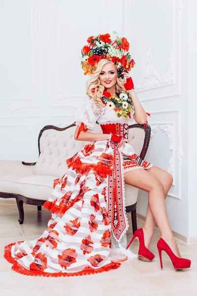 국가 옷에 우크라이나 여자 — 스톡 사진