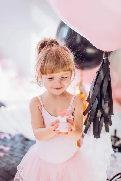 Cute Little Girl Room Birthday Party — Stock Photo, Image