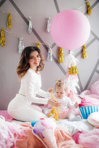 Portrait Beautiful Young Woman Little Daughter — Stock Photo, Image