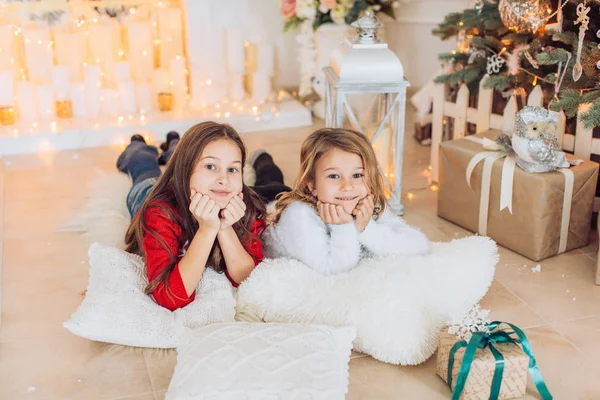 Hermosas Niñas Interior Navidad — Foto de Stock