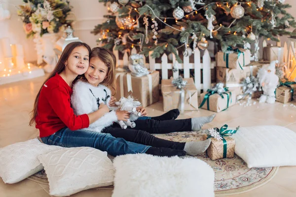 Hermosas Niñas Interior Navidad — Foto de Stock