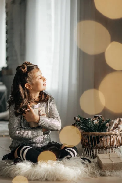 Niña Posando Interior Navidad —  Fotos de Stock