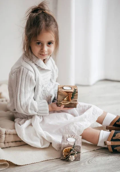 Little Girl Posing Christmas Interior Gifts — Stock Photo, Image