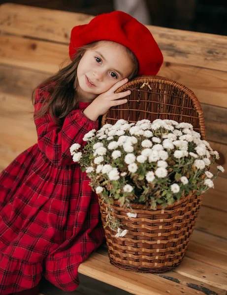 Portrait Beautiful Little Girl Flowers — Stock Photo, Image