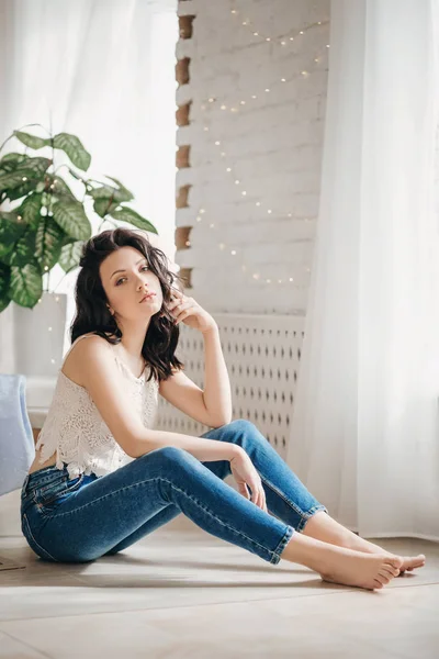Portrait Beautiful Young Woman Jeans — Stock Photo, Image
