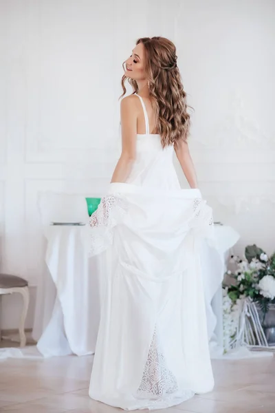 Schöne Junge Braut Nachthemd Vor Der Hochzeit Hause — Stockfoto