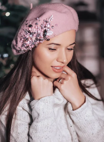 Hermosa Mujer Posando Sombrero Invierno —  Fotos de Stock