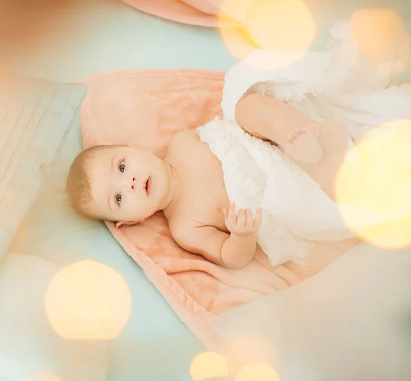 Schattig Baby Meisje Thuis — Stockfoto