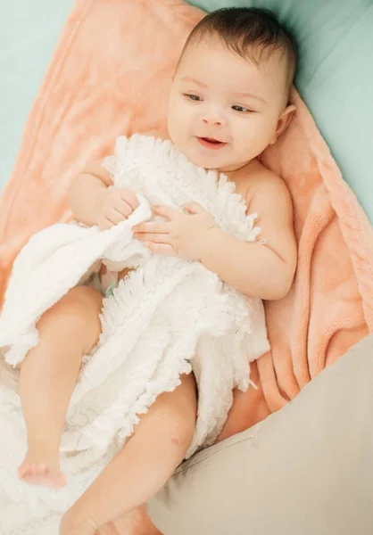 Schattig Baby Meisje Thuis — Stockfoto