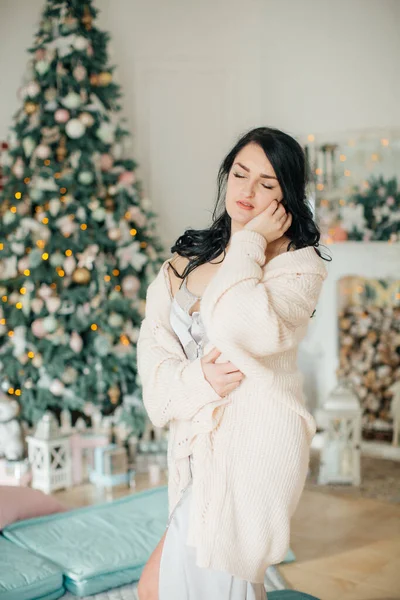 Beautiful Woman Posing Christmas Tree — Stock Photo, Image