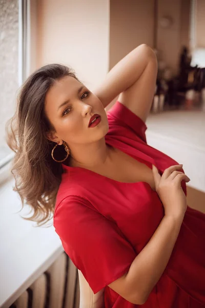 Retrato Mujer Hermosa Vestido Rojo — Foto de Stock