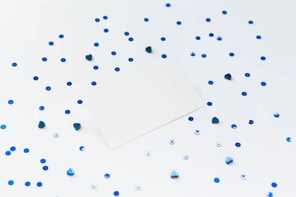 Witte Kaart Holografische Glitter Confetti — Stockfoto