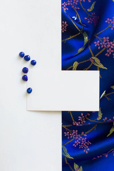 Silk Fabric Texture Beads Blank Card — Stock Photo, Image