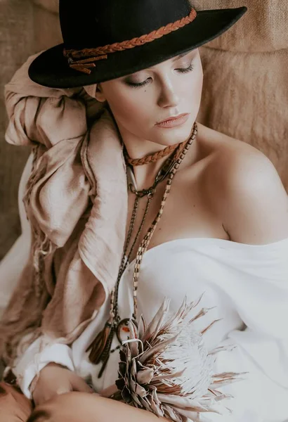 Beautiful Young Woman Black Hat — Stock Photo, Image