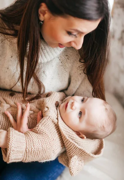 Joven Madre Adorable Bebé Casa — Foto de Stock