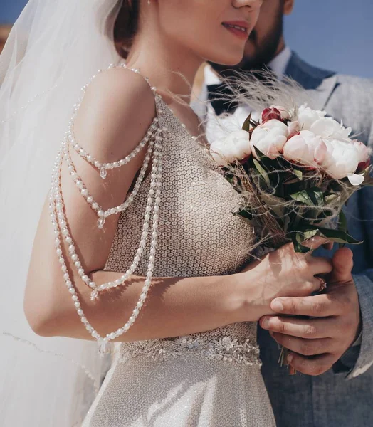 Belle Jeune Mariée Marié Posant Plein Air — Photo