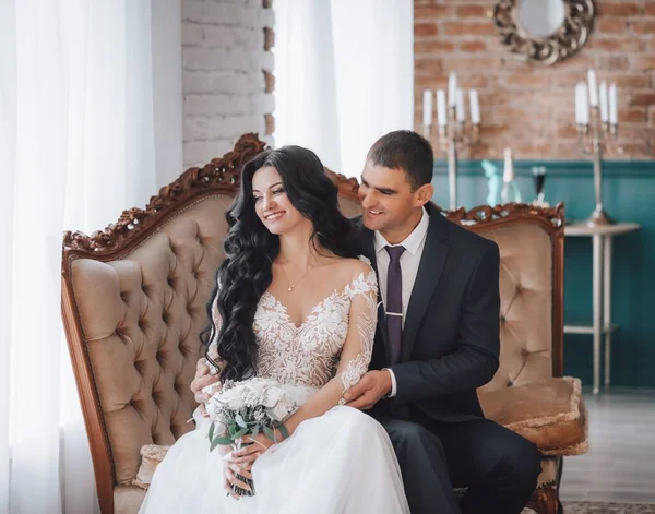 Beautiful Young Bride Groom Posing — Stock Photo, Image