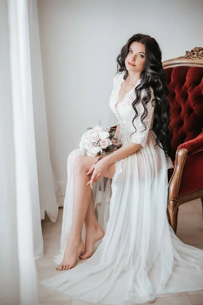 Hermosa Novia Joven Camisón Antes Boda Casa — Foto de Stock