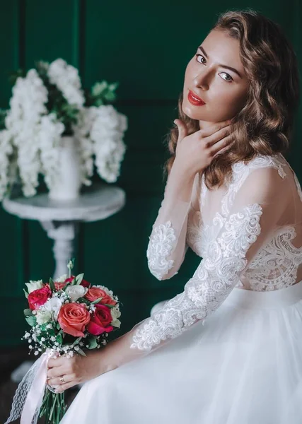 Belle Jeune Mariée Robe Mariée Blanche Posant — Photo