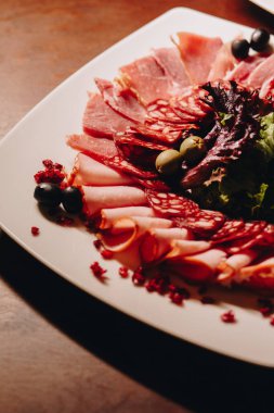 Lezzetli etli etli yemek tabağı