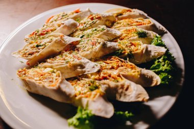 Sebze aromalı turtalar. Peynirli börek