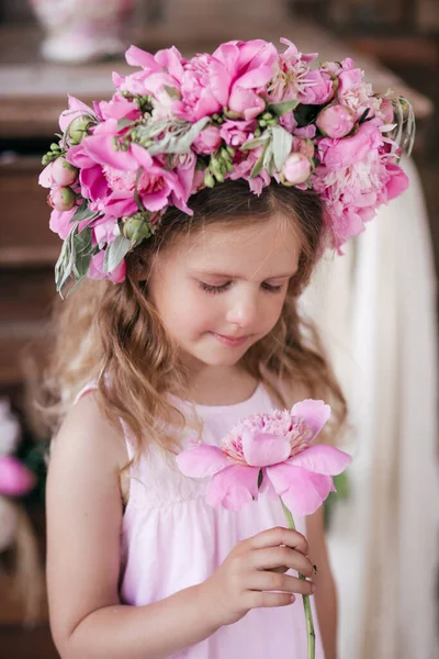 Portrait Beautiful Little Girl Studio Peonies — Stock Photo, Image