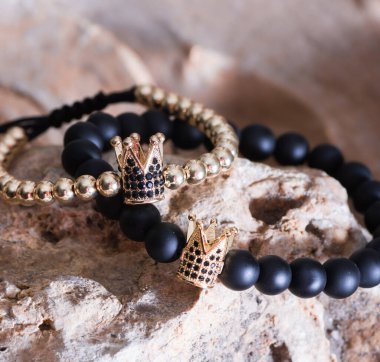 Kadınlar için renkli bilezikler, kadın aksesuarları.