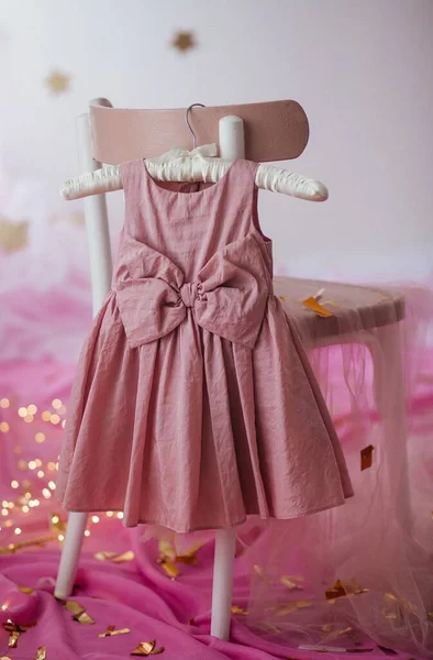 Vestido Niño Percha Ropa Vestido Para Primer Cumpleaños Una Chica —  Fotos de Stock