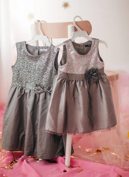 Vestidos Criança Cabides Roupas Vestido Para Primeiro Aniversário Uma Menina — Fotografia de Stock